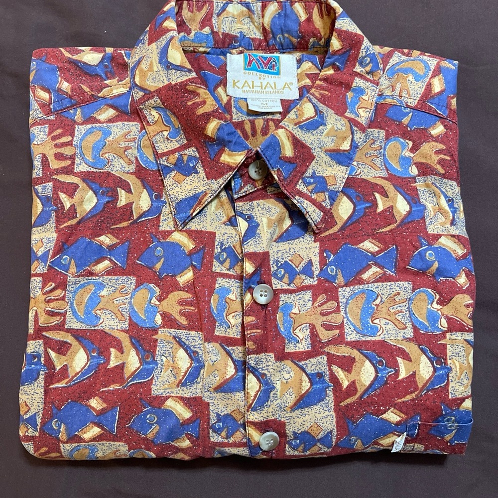 Men’s Kahala shirt, short sleeve size medium in a burgundy tan and blue print
